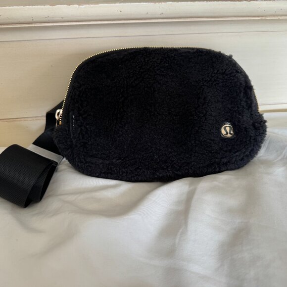 NWT, Lululemon Everywhere Belt Bag - Fleece, Black - Gold Hardware - Picture 7 of 14